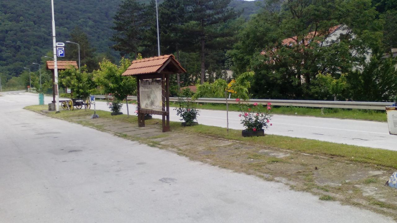 Sobe Za Izdavanje Blef Ovcar Banja Exteriör bild